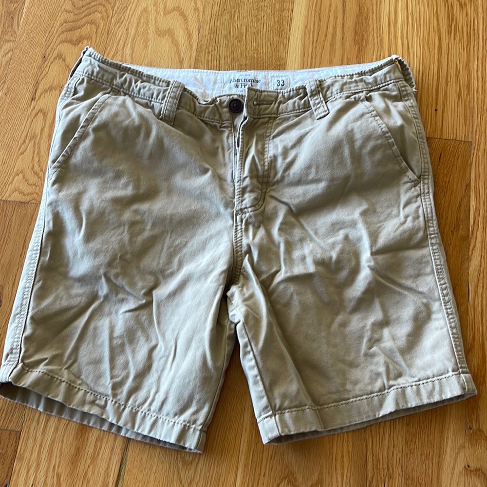 Men’s khaki shorts - waist to bottom 17 1/2 “- button fly